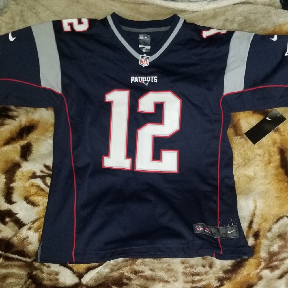 Tom Brady #12 Patriots jersey.